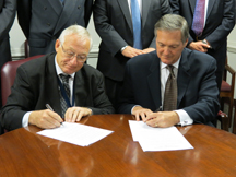 Brian McCarthy and MSHA sign agreement